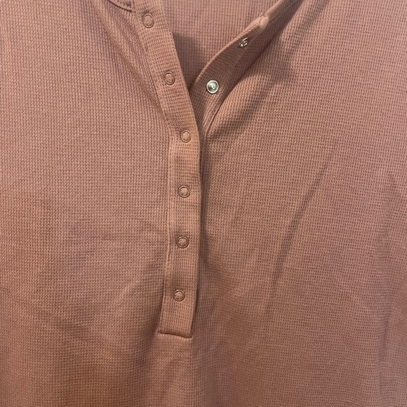 Old Navy ribbed t shirt size large - Picture 4 of 4